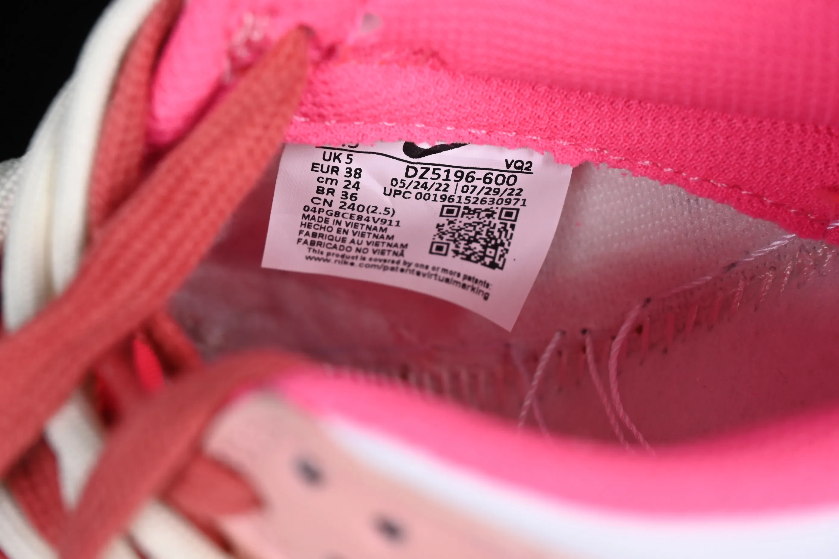 All Categories Nk SB Dunk Series Nk SB Dunk Low Low-top sneakers Nk Dunk Low Panda Prank Summer Theme Zhuyan Noodles Old Retro SB Strap Low-top Casual Shoes DZ5196-600